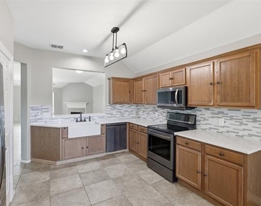 111 Shadybrook Drive - Photo Thumbnail 11