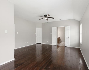 111 Shadybrook Drive - Photo Thumbnail 16