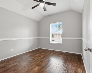 111 Shadybrook Drive - Photo Thumbnail 18