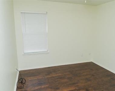 7009 Bountiful Grove Drive - Photo Thumbnail 12