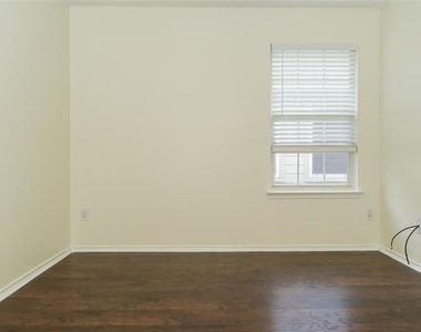 7009 Bountiful Grove Drive - Photo Thumbnail 11