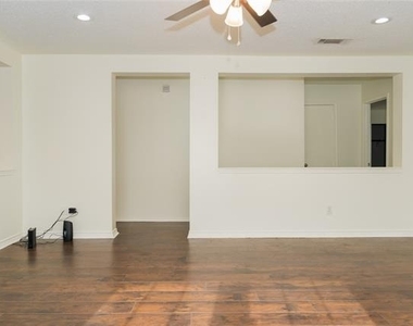 7009 Bountiful Grove Drive - Photo Thumbnail 6
