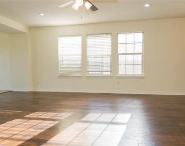 7009 Bountiful Grove Drive - Photo Thumbnail 7