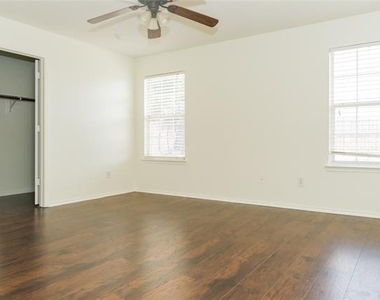 7009 Bountiful Grove Drive - Photo Thumbnail 10