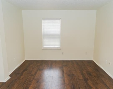 7009 Bountiful Grove Drive - Photo Thumbnail 13