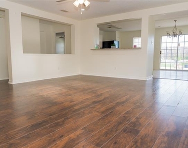 7009 Bountiful Grove Drive - Photo Thumbnail 9