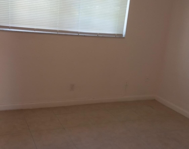 4165 Sw 67th Avenue - Photo Thumbnail 4