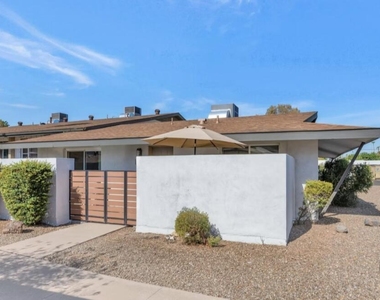 7635 E Minnezona Avenue - Photo Thumbnail 19