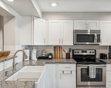7635 E Minnezona Avenue - Photo Thumbnail 4