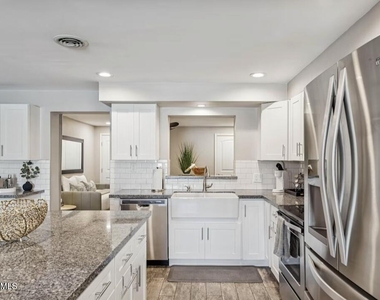 7635 E Minnezona Avenue - Photo Thumbnail 5
