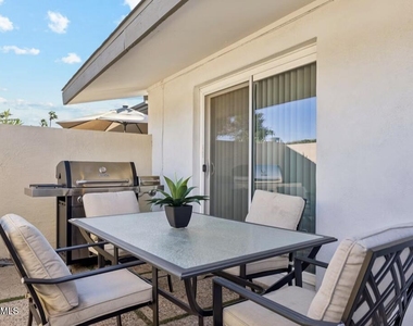 7635 E Minnezona Avenue - Photo Thumbnail 15