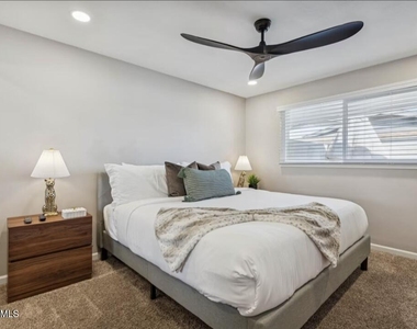 7635 E Minnezona Avenue - Photo Thumbnail 6