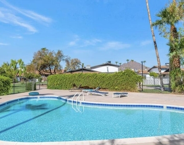 7635 E Minnezona Avenue - Photo Thumbnail 20