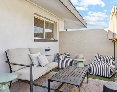 7635 E Minnezona Avenue - Photo Thumbnail 17