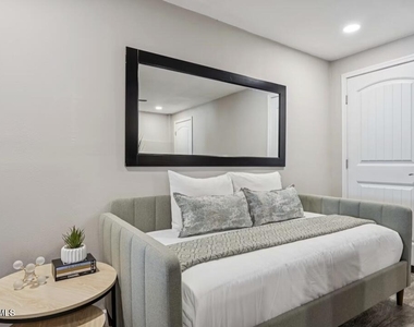 7635 E Minnezona Avenue - Photo Thumbnail 8