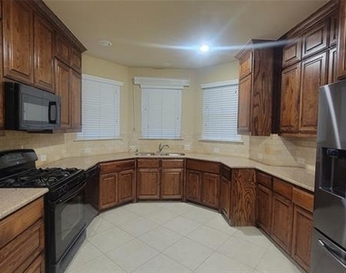 1020 Paradise Cove - Photo Thumbnail 5