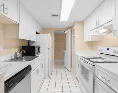 9855 Westview Drive - Photo Thumbnail 3