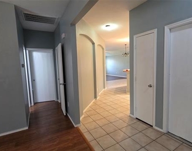 5820 Show Master Lane - Photo Thumbnail 15