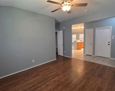 5820 Show Master Lane - Photo Thumbnail 9