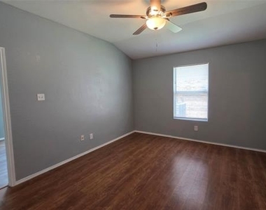 5820 Show Master Lane - Photo Thumbnail 8