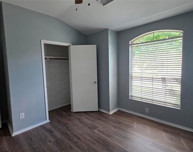 5820 Show Master Lane - Photo Thumbnail 21