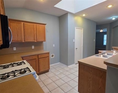 5820 Show Master Lane - Photo Thumbnail 7