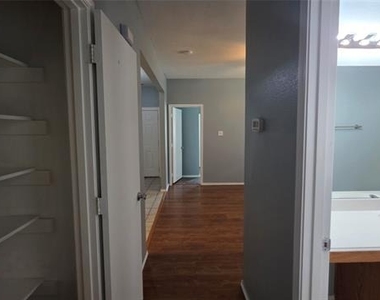 5820 Show Master Lane - Photo Thumbnail 19