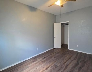 5820 Show Master Lane - Photo Thumbnail 17