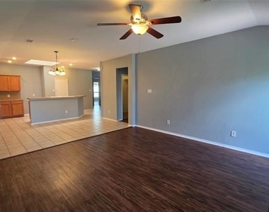5820 Show Master Lane - Photo Thumbnail 4