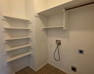 5820 Show Master Lane - Photo Thumbnail 23