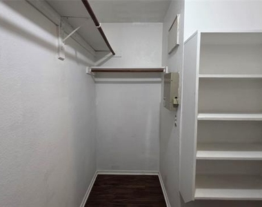 5820 Show Master Lane - Photo Thumbnail 14