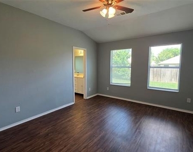 5820 Show Master Lane - Photo Thumbnail 10