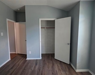 5820 Show Master Lane - Photo Thumbnail 20