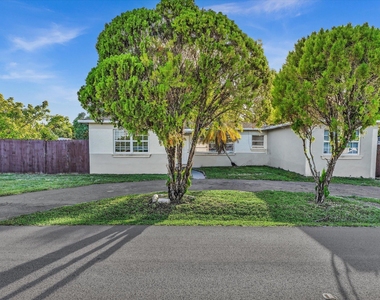 700 Sw 5th Court - Photo Thumbnail 1