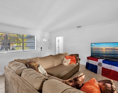 700 Sw 5th Court - Photo Thumbnail 11
