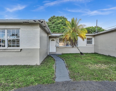 700 Sw 5th Court - Photo Thumbnail 2