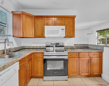 700 Sw 5th Court - Photo Thumbnail 17