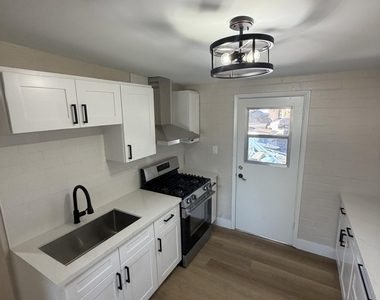 909 S Kenwood Circle - Photo Thumbnail 6