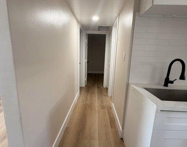 909 S Kenwood Circle - Photo Thumbnail 7