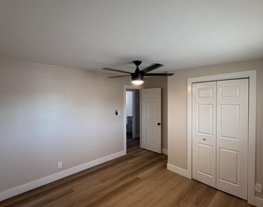 909 S Kenwood Circle - Photo Thumbnail 10