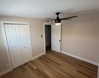 909 S Kenwood Circle - Photo Thumbnail 12