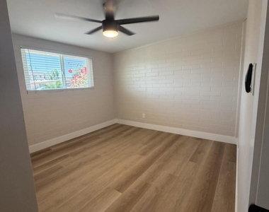 909 S Kenwood Circle - Photo Thumbnail 9