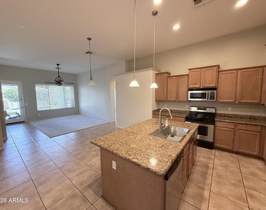 7310 E Mallory Circle - Photo Thumbnail 6