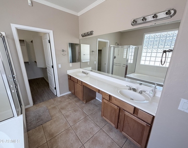 7310 E Mallory Circle - Photo Thumbnail 20