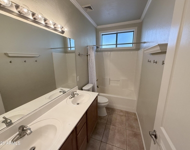 7310 E Mallory Circle - Photo Thumbnail 12