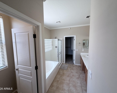 7310 E Mallory Circle - Photo Thumbnail 18