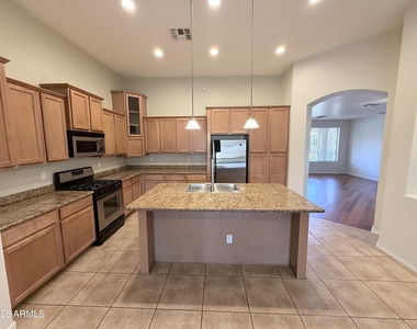 7310 E Mallory Circle - Photo Thumbnail 8