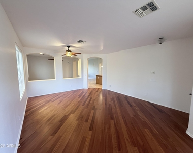 7310 E Mallory Circle - Photo Thumbnail 3