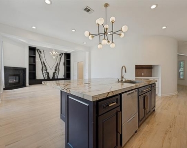 1419 Biltmore Court - Photo Thumbnail 5