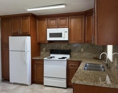 5848 Lincoln Street - Photo Thumbnail 3